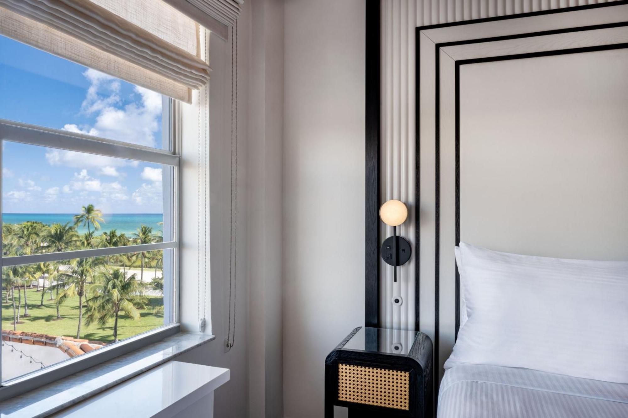 Deluxe King room partial ocean view