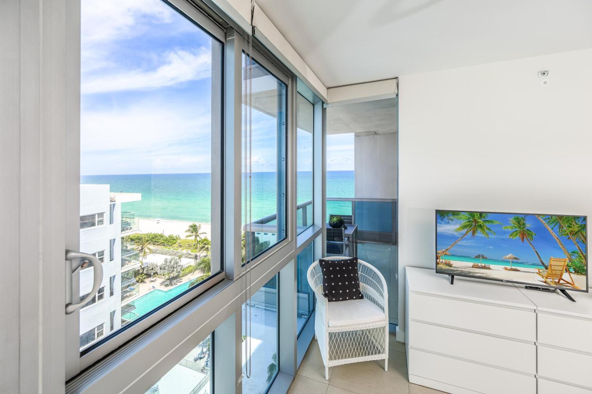 One-Bedroom Apartment Partial Sea View