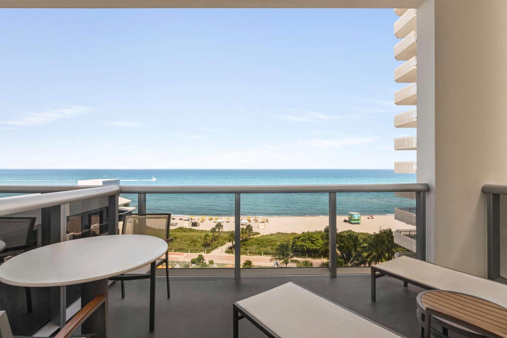 Suite Junior con balcón frente al mar - 2 camas grandes