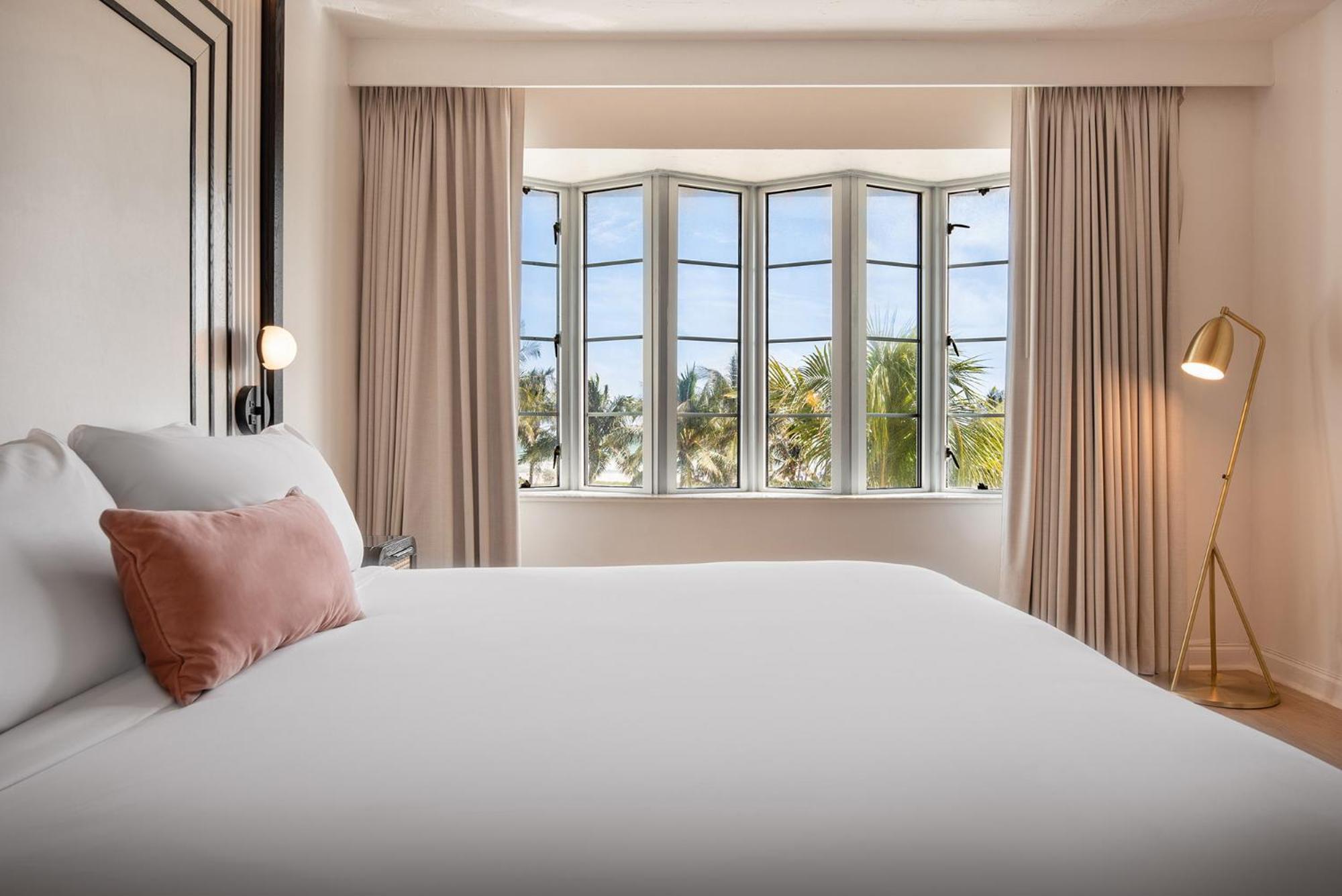 Deluxe King Room ocean view