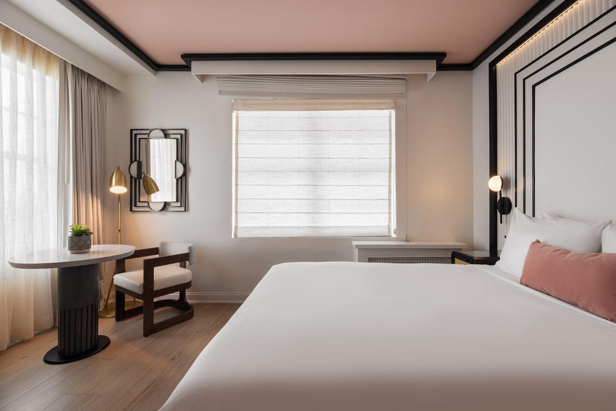 Deluxe King Room corner ocean view
