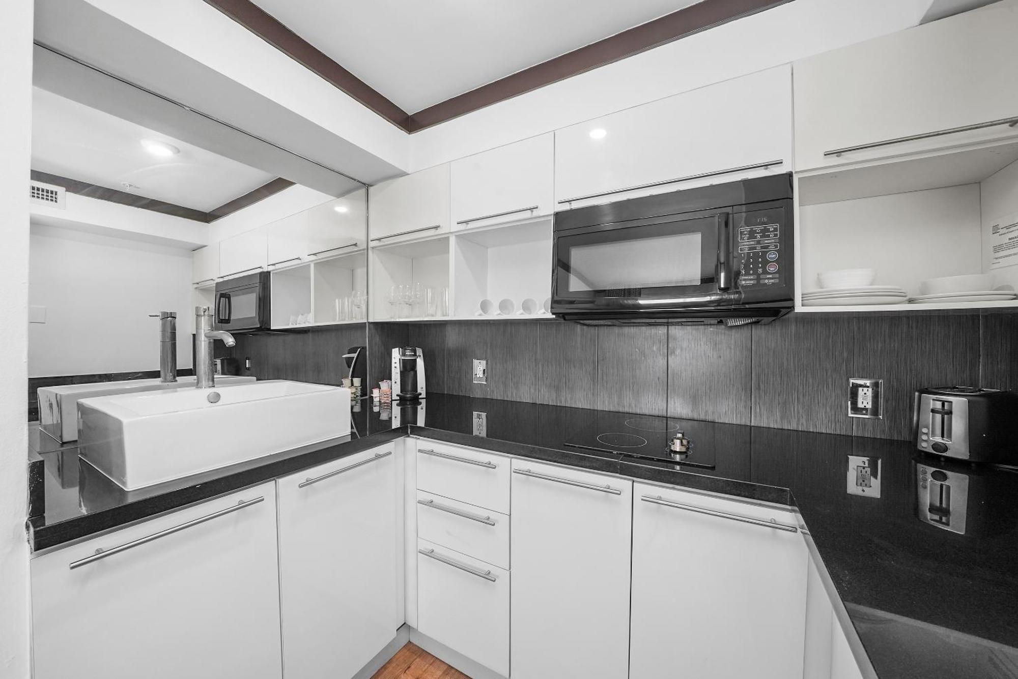 Deluxe One Bedroom King Suite