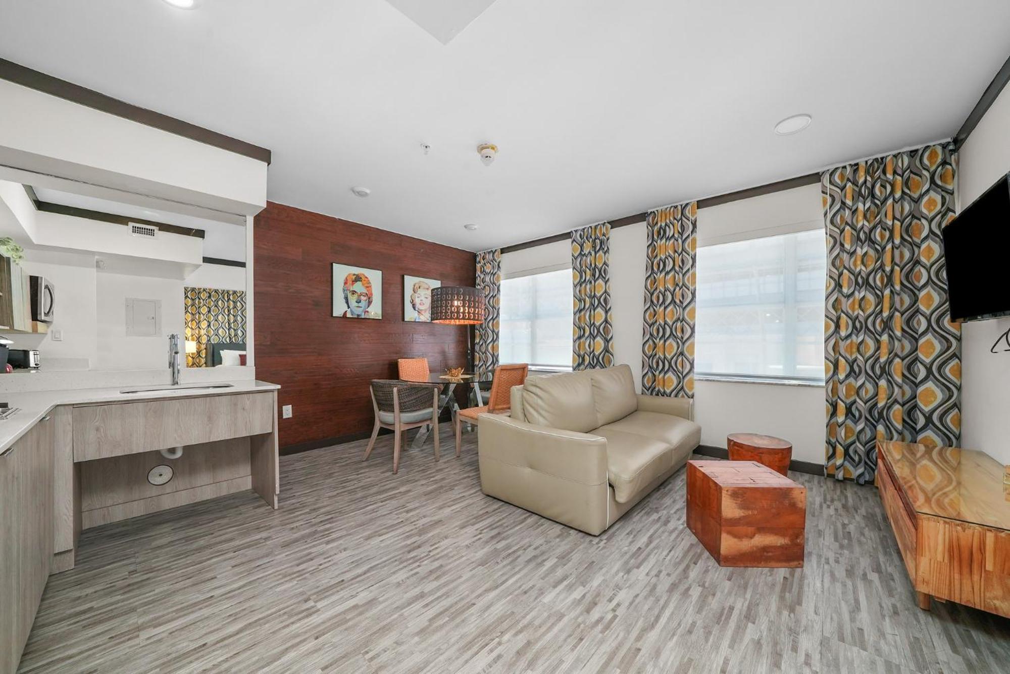 Accessible Deluxe One Bedroom Queen Suite