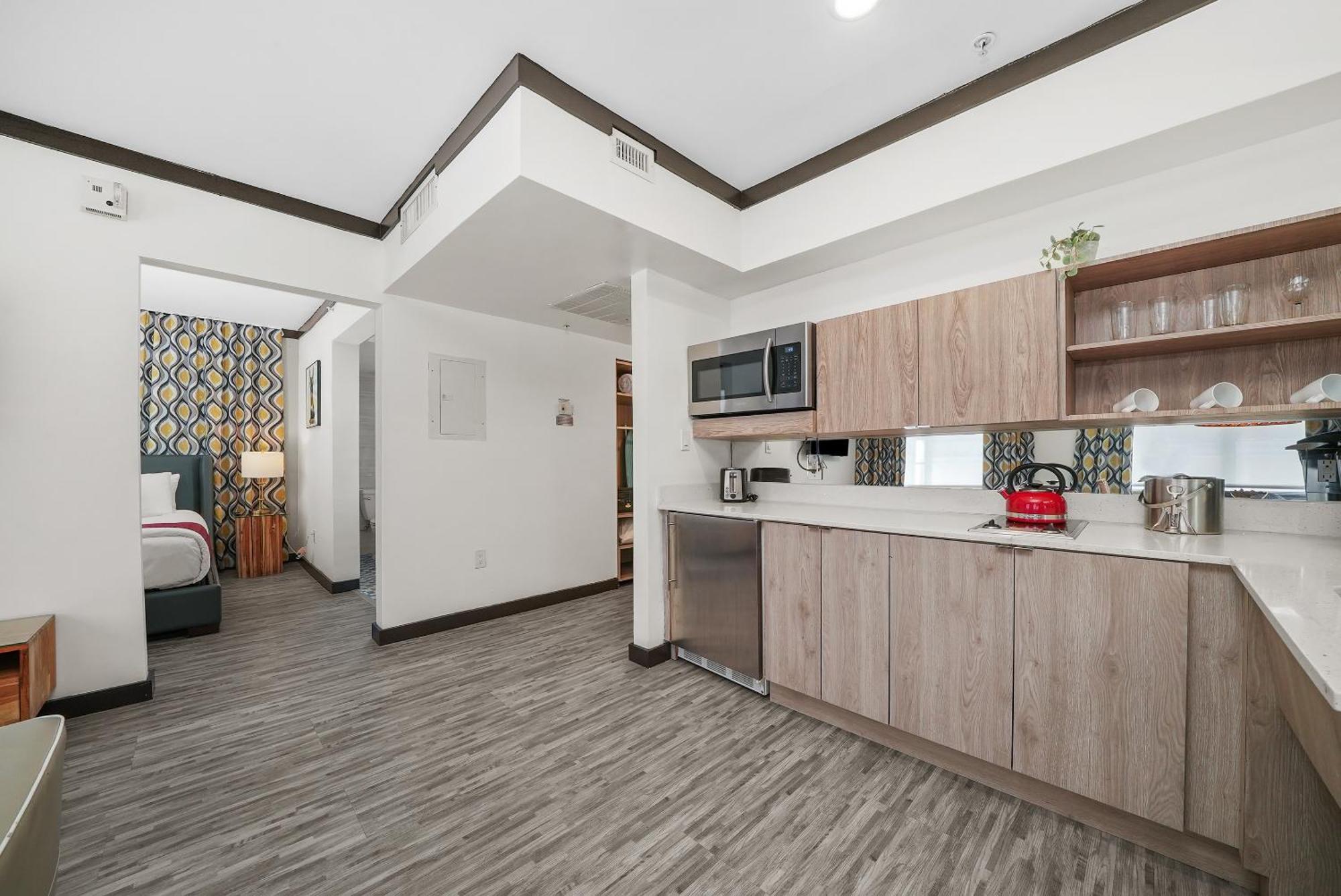 Accessible Deluxe One Bedroom Queen Suite