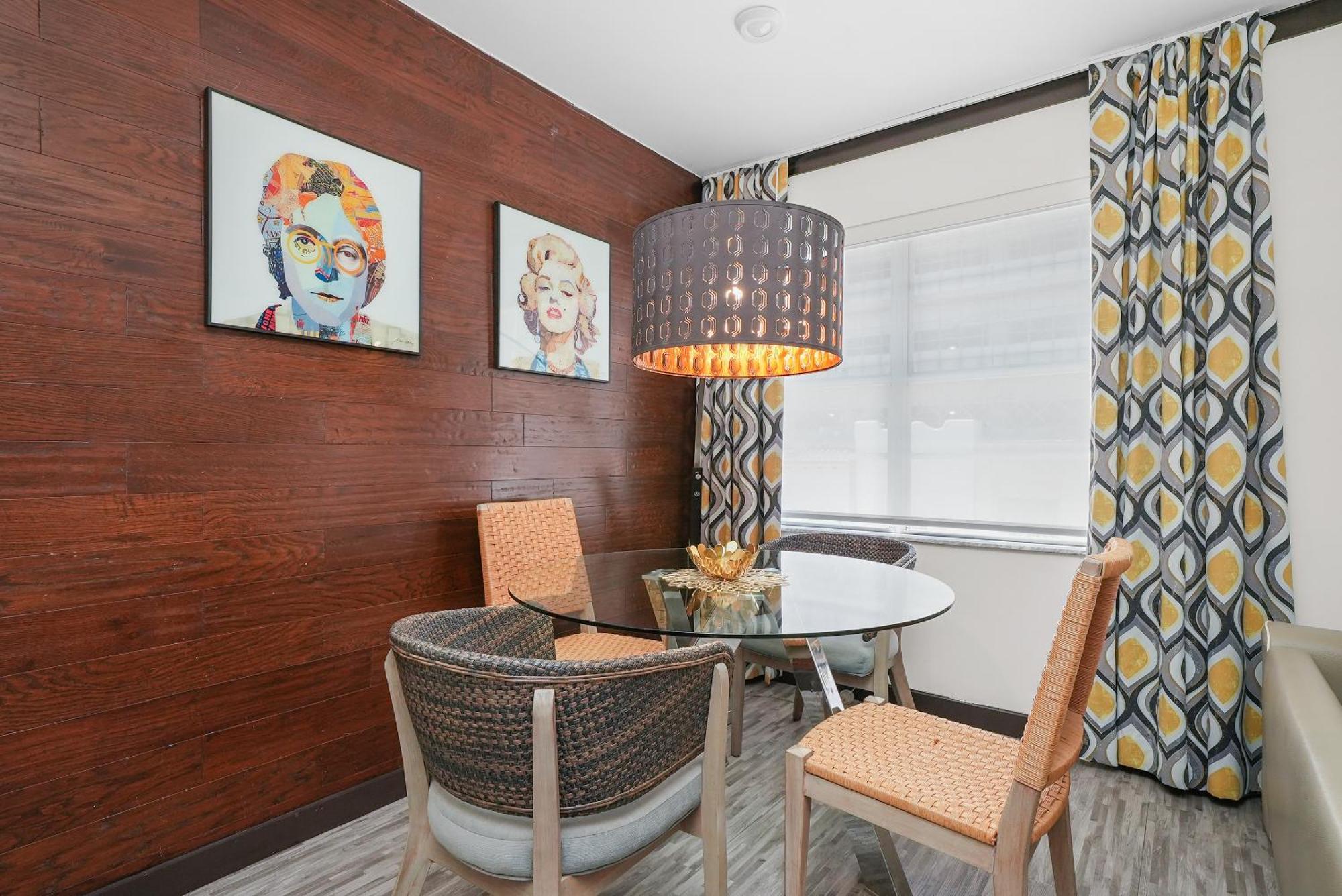 Accessible Deluxe One Bedroom Queen Suite