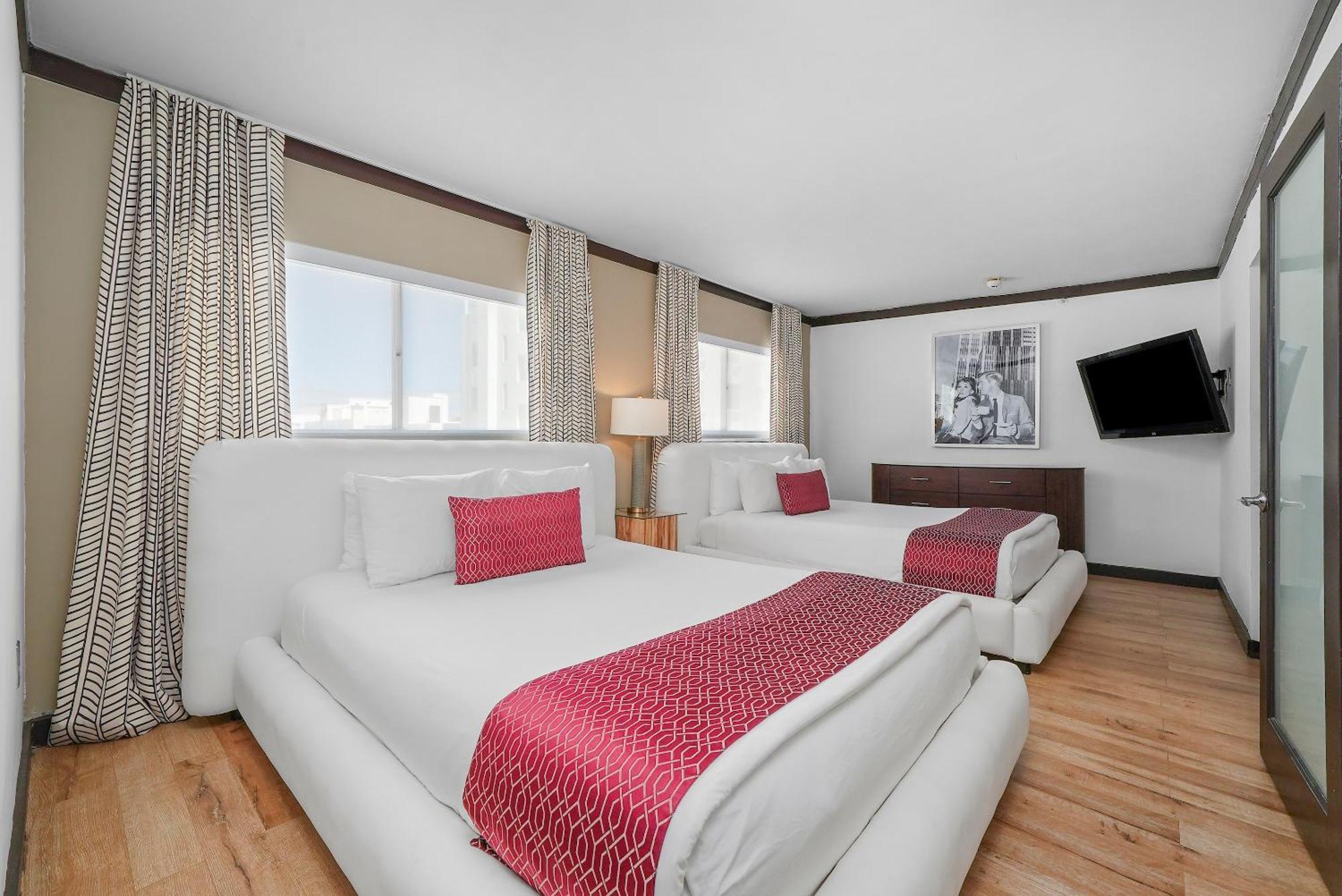 Deluxe One Bedroom Double Queen Suite