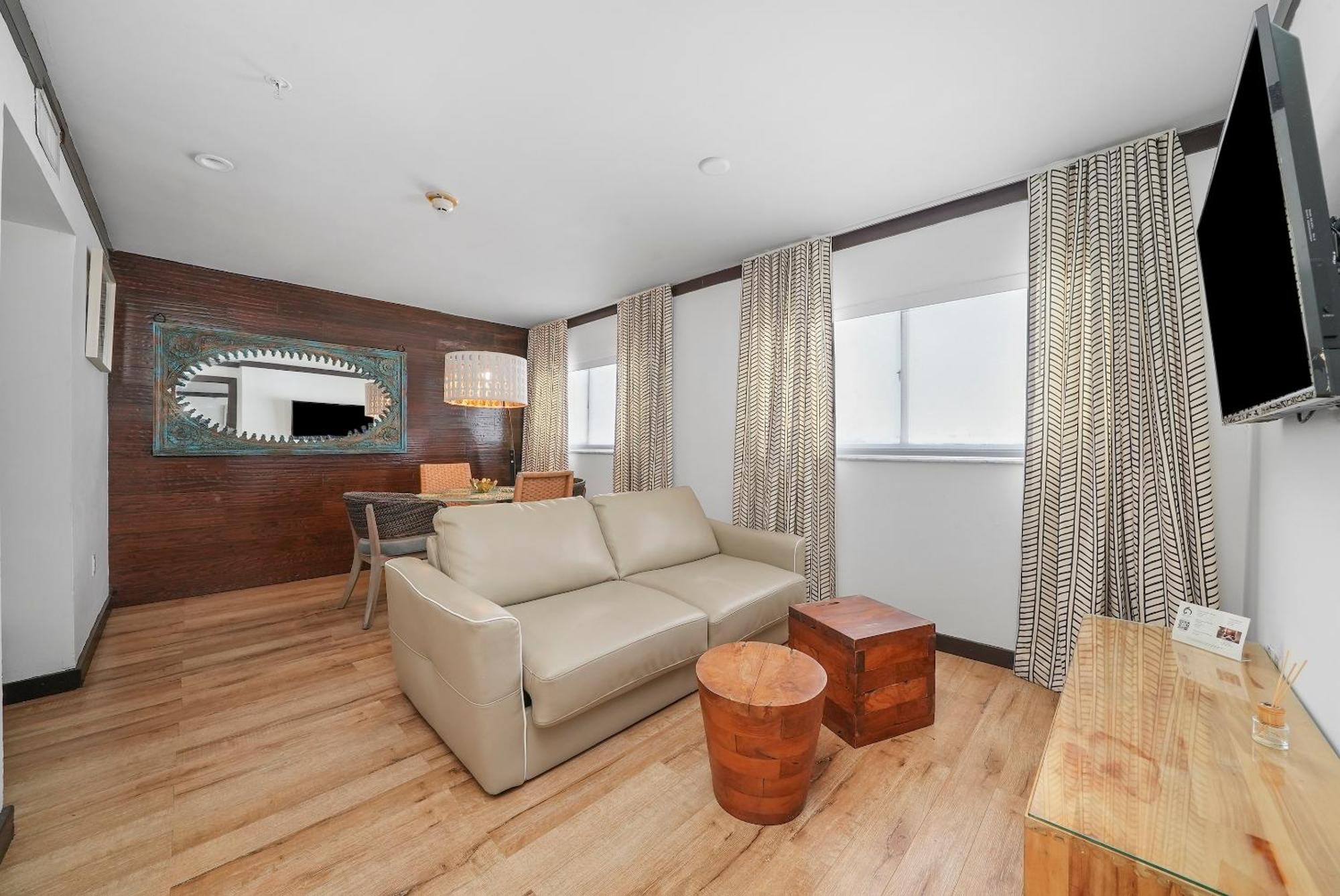 Deluxe One Bedroom Double Queen Suite