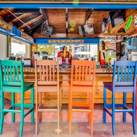 Castle 1120 Bayview Studio, Beach Access, Pool, Tennis, Free Parking-3